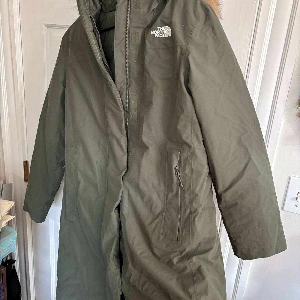 USED ONCE- The North Face Sage Green Arctic Down Parka